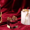 Conspicuous jewellery and status purchases