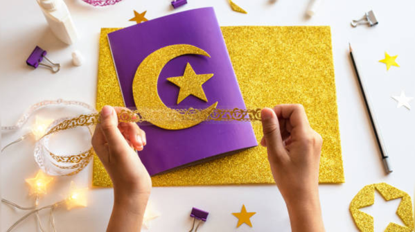 So instead of using a plain envelope this time, why not make one that actually feels like Eid?