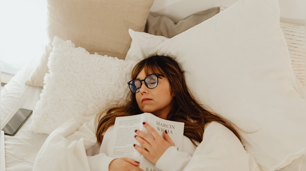 How screens and modern habits fuel the cycle
