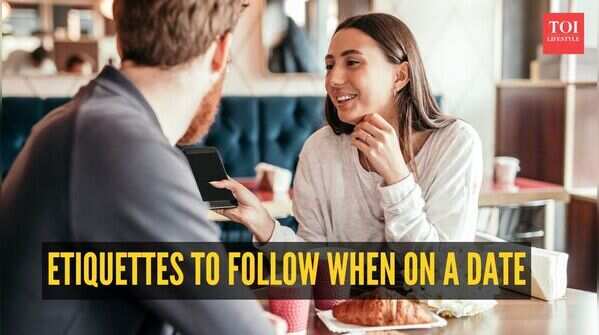 Redditor skips dinner on first meeting after woman arrives an hour late to concert