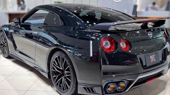 MS Dhoni - Nissan GT-R (Black Edition)