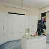 Walk-in wardrobe 