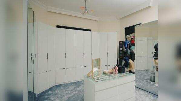 Walk-in wardrobe