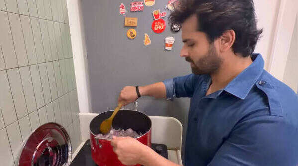 Shoaib prepares the iftaar