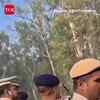 Article image for: Muslims in <i class="tbold">uttam nagar</i> shower flowers on police after Eid prayers
