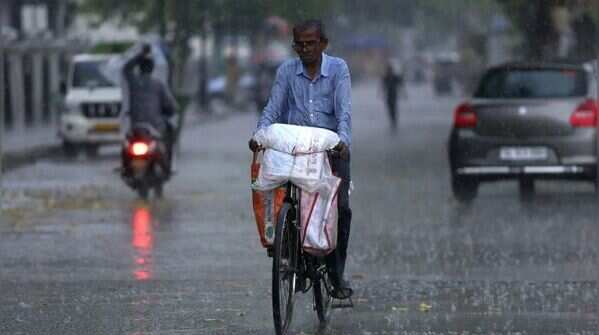 <strong>Heavy rain alert for Assam, Meghalaya, Arunachal on March 24</strong>