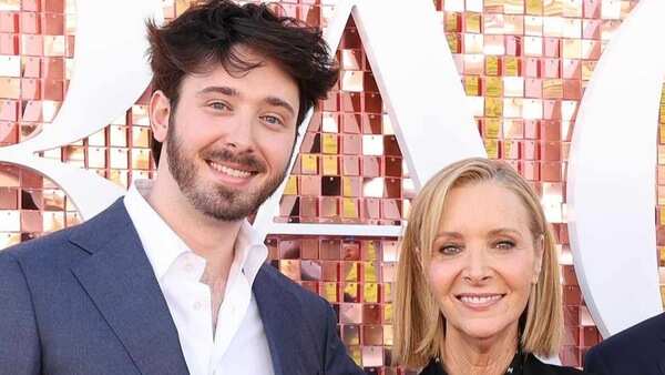 Lisa Kudrow Photos