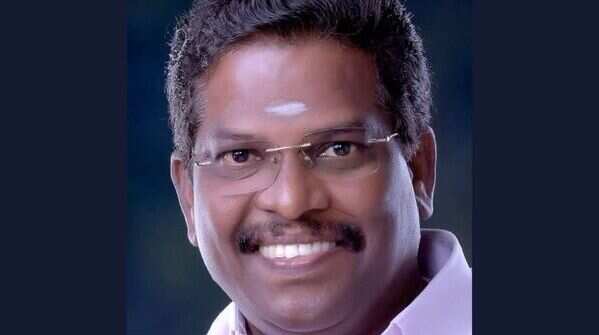 E Theeppaitnhan