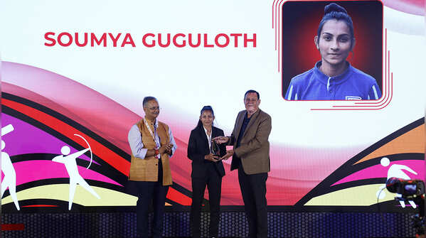 Shrikant Bapat, CMD, Labindia & Sandeep Mehta present the Football (Female) Award to Soumya Guguloth at #TOISA2025