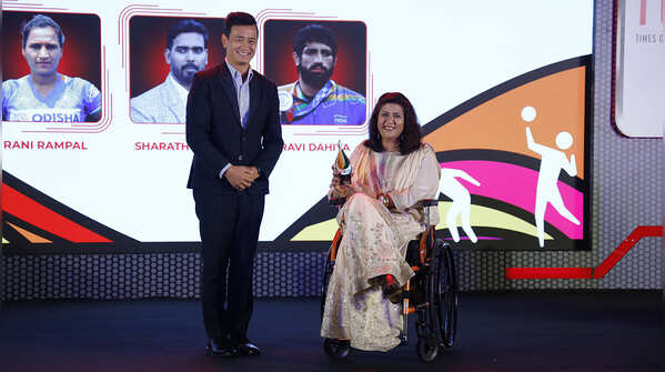 Bhaichung Bhutia honours the Special Recognition (Athletes of the Decade) Award at #TOISA2025 - Deepa Malik (Para Athletics)