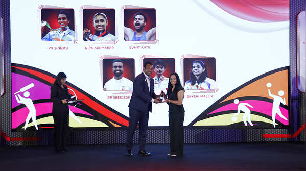 Leander Pae honours the Athlete of the Decade Award at #TOISA2025 - Dipa Karmakar (Gymnastics)