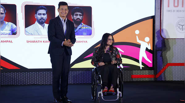 Bhaichung Bhutia honours the Special Recognition (Athletes of the Decade) Award at #TOISA2025 - Avani Lekhara (Shooting)