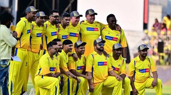 Legends return in iconic yellow