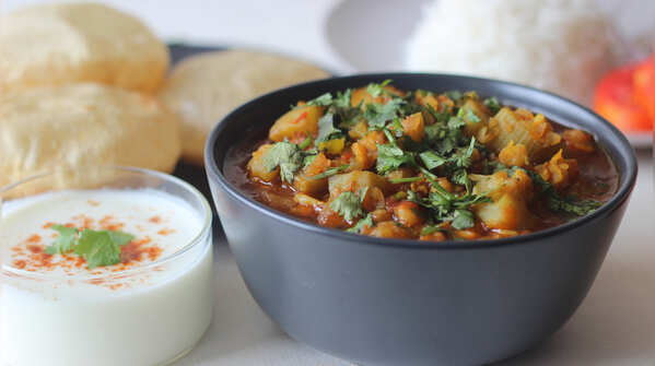Gram Flour and Bottle Gourd Curry