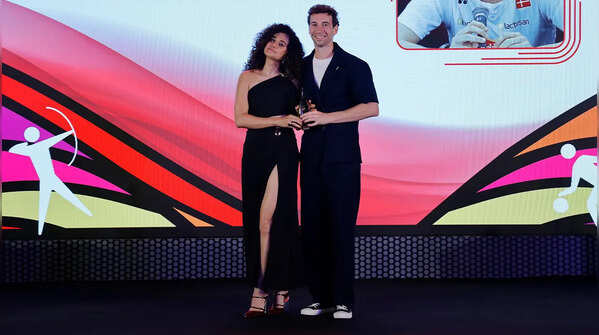 Taapsee Pannu honours special recognition in badminton to Mathias Boe at #TOISA2025