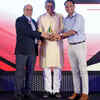 Shrikant Bapat and Vinayak R Prabhu present the Para Coach of the Year award to Subash Rana at #TOISA2025