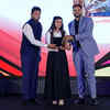 Sumit Antil and Sandeep Patil present the Para Athlete (Female) award to Simran Sharma (Track & Field) at #TOISA2025