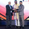Shrikant Bapat and Vinayak R Prabhu present the Para Judo award to Kapil Parmar at #TOISA2025