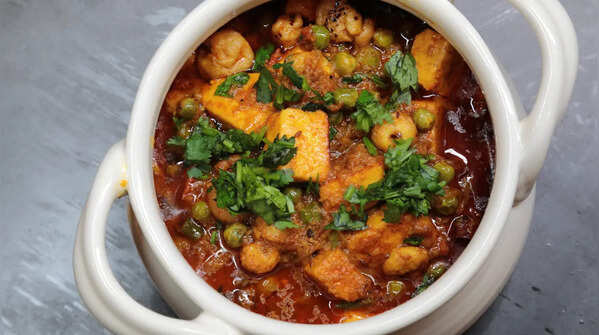 Paneer Makhana Curry