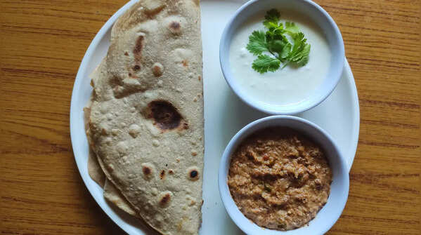 Singhara Atta and Paneer Paratha with Peanut Curd Dip