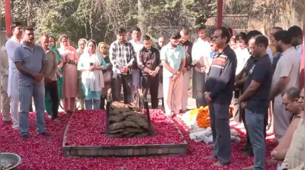 Spiritual prayers mark farewell
