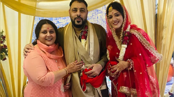 The bride blossoming in red