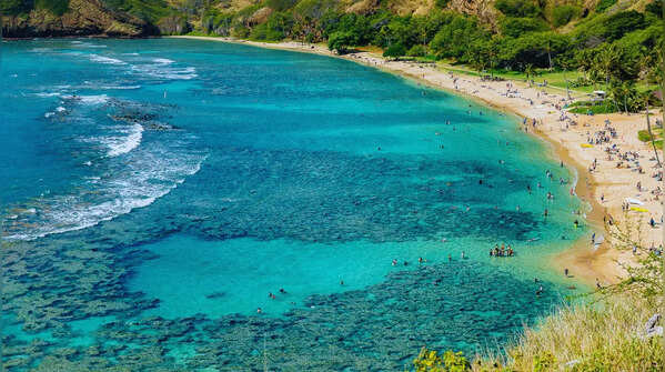 Hanauma Bay and Waikiki in Oʻahu, Hawaii