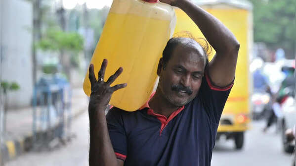 Fuel shortage fears hit small businesses and deliveries