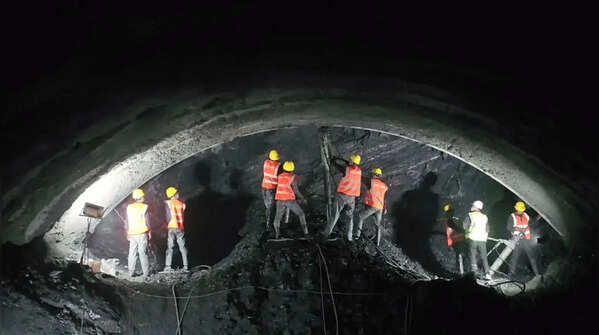 Muzhailing Tunnel (China) - 15.22 km
