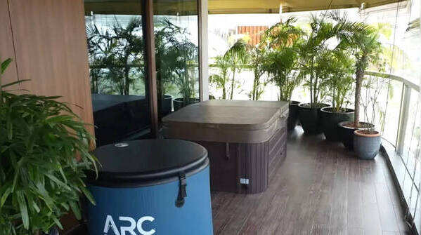 Jacuzzi and ice bath corner
