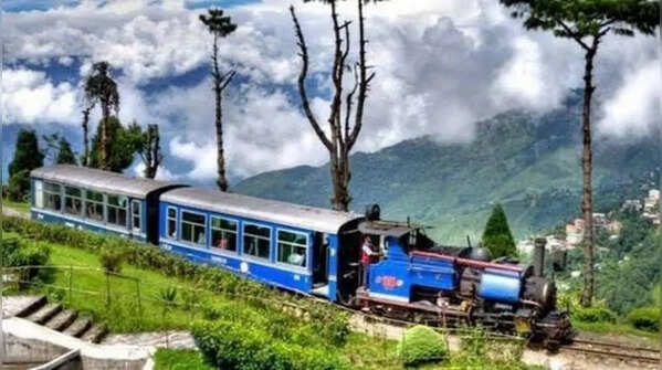 Darjeeling – Mountains and toy train
