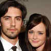 Article image for: Alexis Bledel and <i class="tbold">Milo Ventimiglia</i> from 'Gilmore Girls'