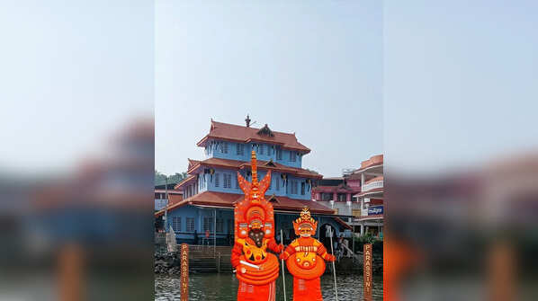 From naming ceremonies for pet dogs to offering toddy to Muthappan: Here are 5 lesser-known facts about Kerala's Parassinikkadavu Temple
