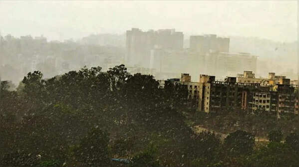 <strong>Thunderstorms, light rain cool Andhra Pradesh</strong>