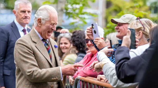 British royals are banned from giving autographs
