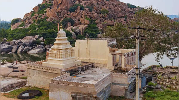 Yantrodharaka Hanuman Temple - Hampi, Karnataka