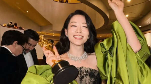Arden Cho (Rumi)