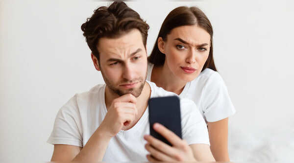 5 things a secure woman would never do in a relationship