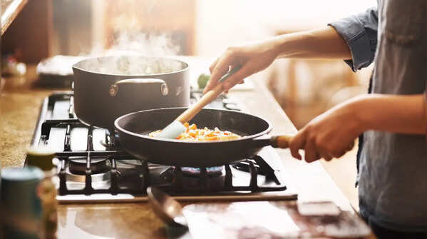 Smart meal preparations to save cooking time during weekdays