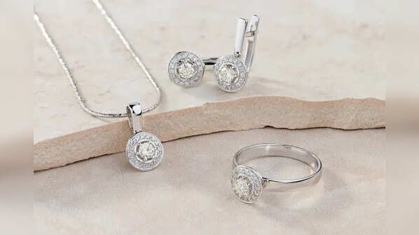 Weight and feel: Light vs solid