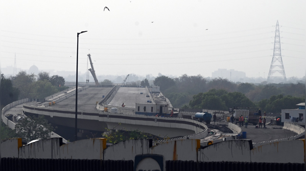 Engineering complexity: Challenging floodplain construction