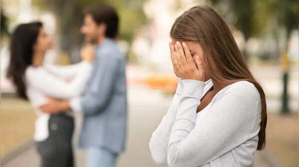 Micro-cheating: 5 subtle signs you should not ignore