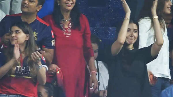Anushka Sharma: Cheering for RCB, Anushka Sharma nails effortless style in  a black top and white pants - The Times of India