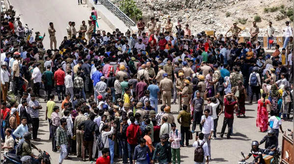Stone pelting adds to chaos