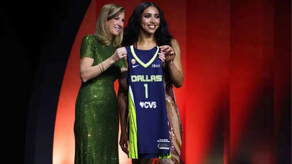 Paige Bueckers reunites with girlfriend Azzi Fudd as she goes No 1 to  Dallas Wings | NBA News - The Times of India