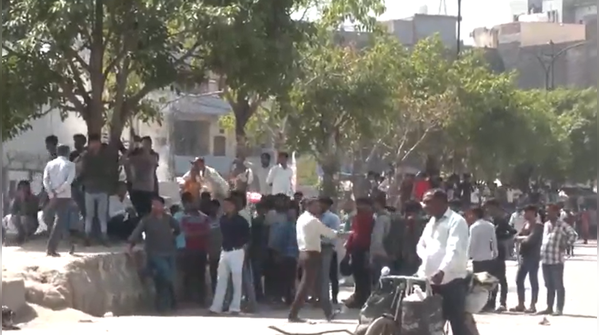 Workers Demand Higher Salaries and Better Living Conditions