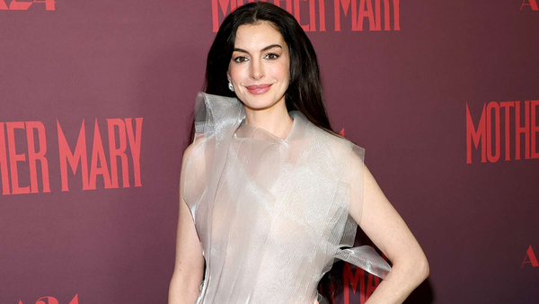 Anne Hathaway Pictures