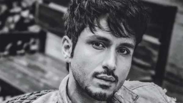 Amol Parashar Photos