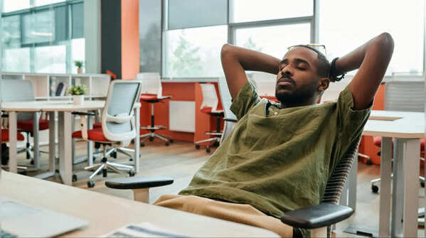 Controlled breathing (2–5 minutes)