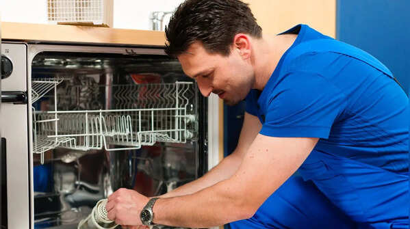 <strong></strong>Are you loading your dishwasher the right way? here’s what actually works